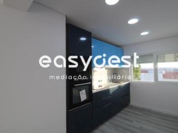 Apartamento 2 Quartos em Estômbar e Parchal