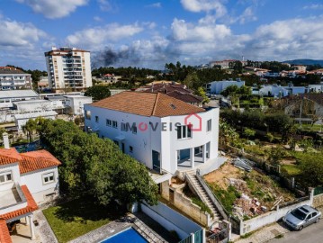 Prédio em Leiria, Pousos, Barreira e Cortes