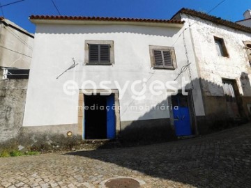 House 2 Bedrooms in Alcaide