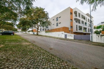 Apartamento 2 Quartos em Parceiros e Azoia