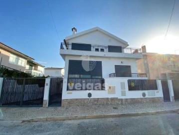 Apartamento 3 Quartos em Carcavelos e Parede