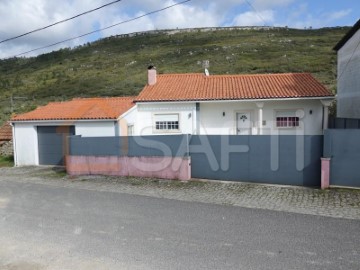 House 3 Bedrooms in Alqueidão da Serra