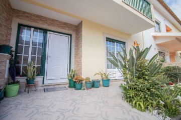 House 3 Bedrooms in Marinha das Ondas