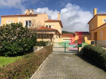 Maison 4 Chambres à Roliça