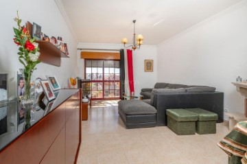 Apartment 3 Bedrooms in Ramada e Caneças