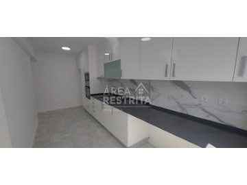 Apartment 3 Bedrooms in Corroios