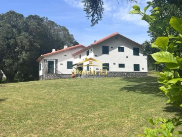House 6 Bedrooms in Caniço