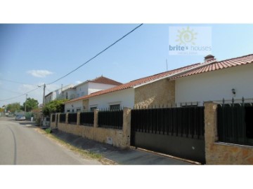 House 4 Bedrooms in Paialvo