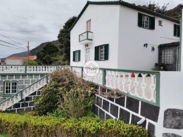 Country homes 3 Bedrooms in Calheta
