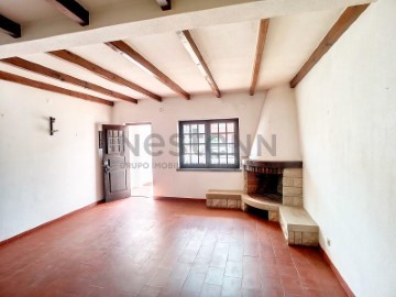 House 4 Bedrooms in Lourinhã e Atalaia