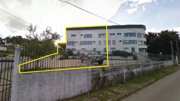 Bâtiment industriel / entrepôt à Oliveira do Hospital e São Paio de Gramaços