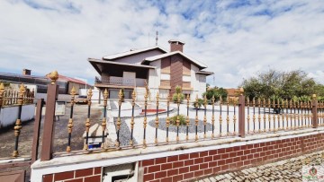 House 4 Bedrooms in Bustos, Troviscal e Mamarrosa