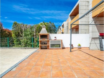 House 3 Bedrooms in Canelas