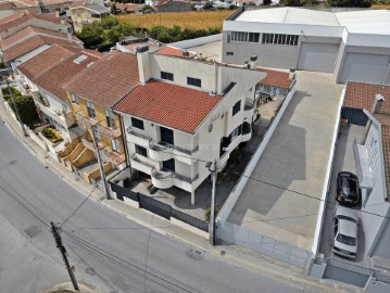 House 3 Bedrooms in Baguim do Monte (Rio Tinto)