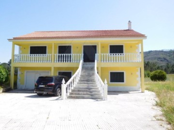 House 4 Bedrooms in Coura