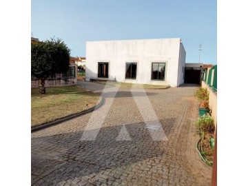 House 3 Bedrooms in Oiã