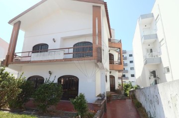 Maison 6 Chambres à Santo Onofre e Serra do Bouro