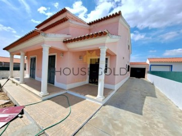 House 4 Bedrooms in Marinhais