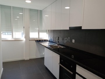 Apartment 2 Bedrooms in Águas Livres