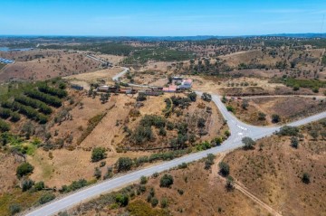 Land in Vaqueiros