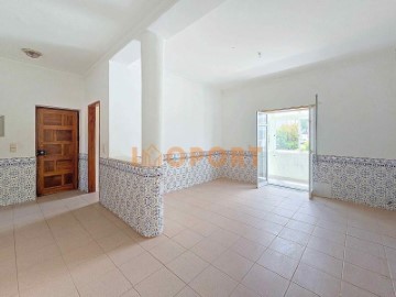 Apartamento 3 Quartos em Estômbar e Parchal