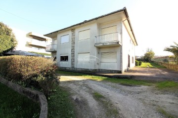 House 3 Bedrooms in Barcelinhos