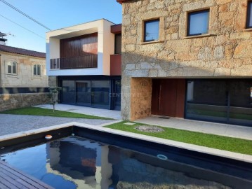House 4 Bedrooms in Souto