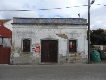 Industrial building / warehouse in Raposa