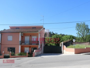 House 4 Bedrooms in Abrã