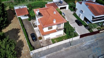 House 4 Bedrooms in Arcozelo