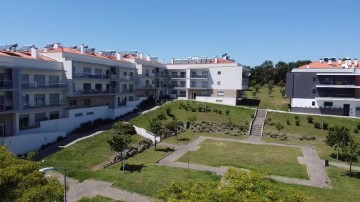 Apartamento 2 Quartos em Parceiros e Azoia