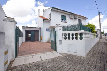 House 3 Bedrooms in Atalaia