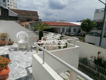 House 4 Bedrooms in Rio Tinto