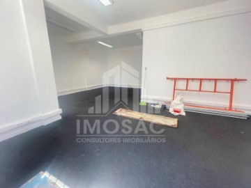 Commercial premises in Loures