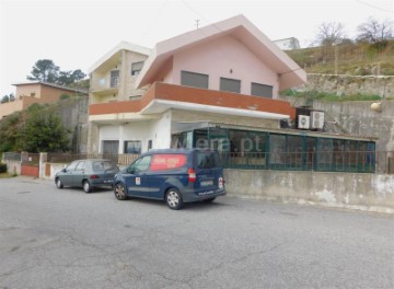 House 3 Bedrooms in Covilhã e Canhoso