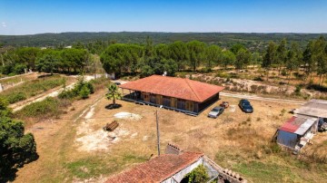 Country homes 4 Bedrooms in Raposa