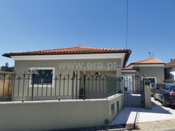 House 5 Bedrooms in Vilarinho do Bairro