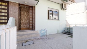 House 2 Bedrooms in Rio Tinto