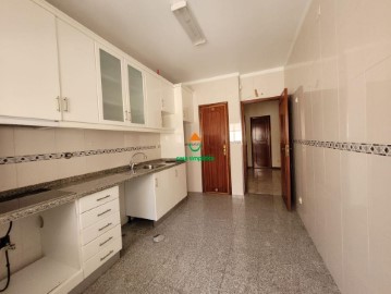 Apartment 3 Bedrooms in Gondomar (São Cosme), Valbom e Jovim