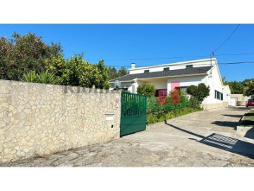 House 3 Bedrooms in Asseiceira