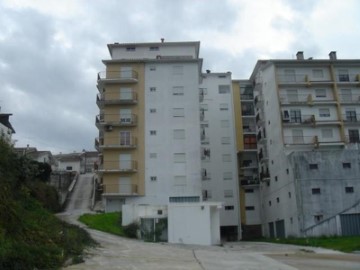 Bâtiment industriel / entrepôt à Seia, São Romão e Lapa dos Dinheiros