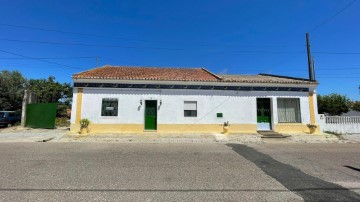 House 3 Bedrooms in Pego