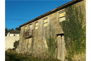 House 2 Bedrooms in Vila e Roussas