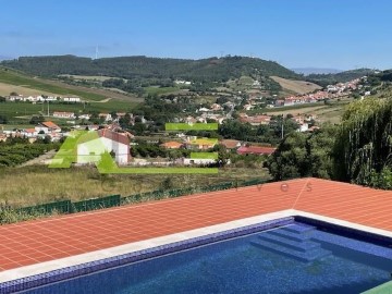 House 4 Bedrooms in Santo Quintino