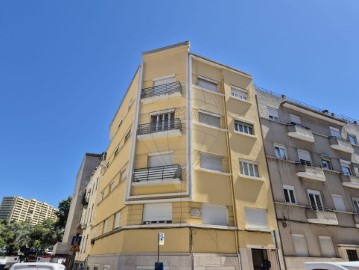 Apartment 4 Bedrooms in São Domingos de Benfica