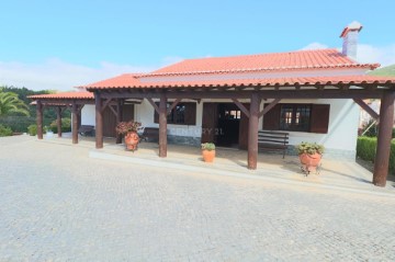 Country homes 4 Bedrooms in Abrigada e Cabanas de Torres