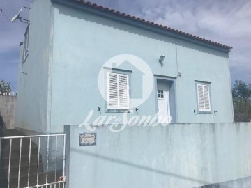 House 3 Bedrooms in Pilar da Bretanha