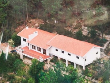 House 4 Bedrooms in Alvarelhos e Guidões