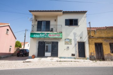 House 3 Bedrooms in Cadaval e Pêro Moniz