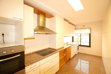 Apartment 3 Bedrooms in Campolide